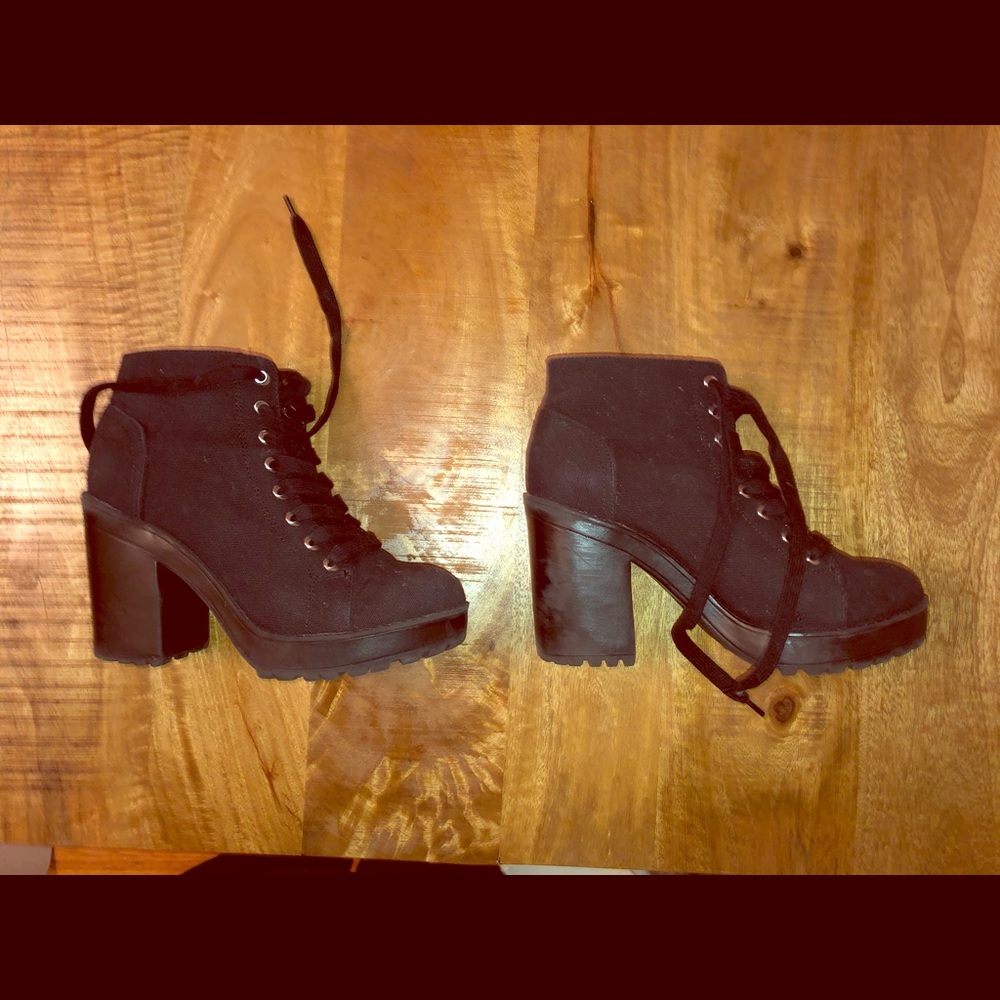 Never been worn 90s lace up heeled booties